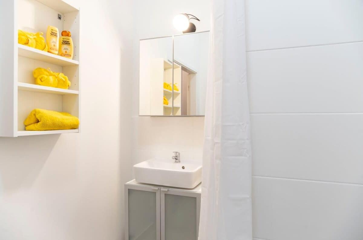 Modern 2 Bedroom Apartment In Berlin Schoeneberg Berlim Exterior foto